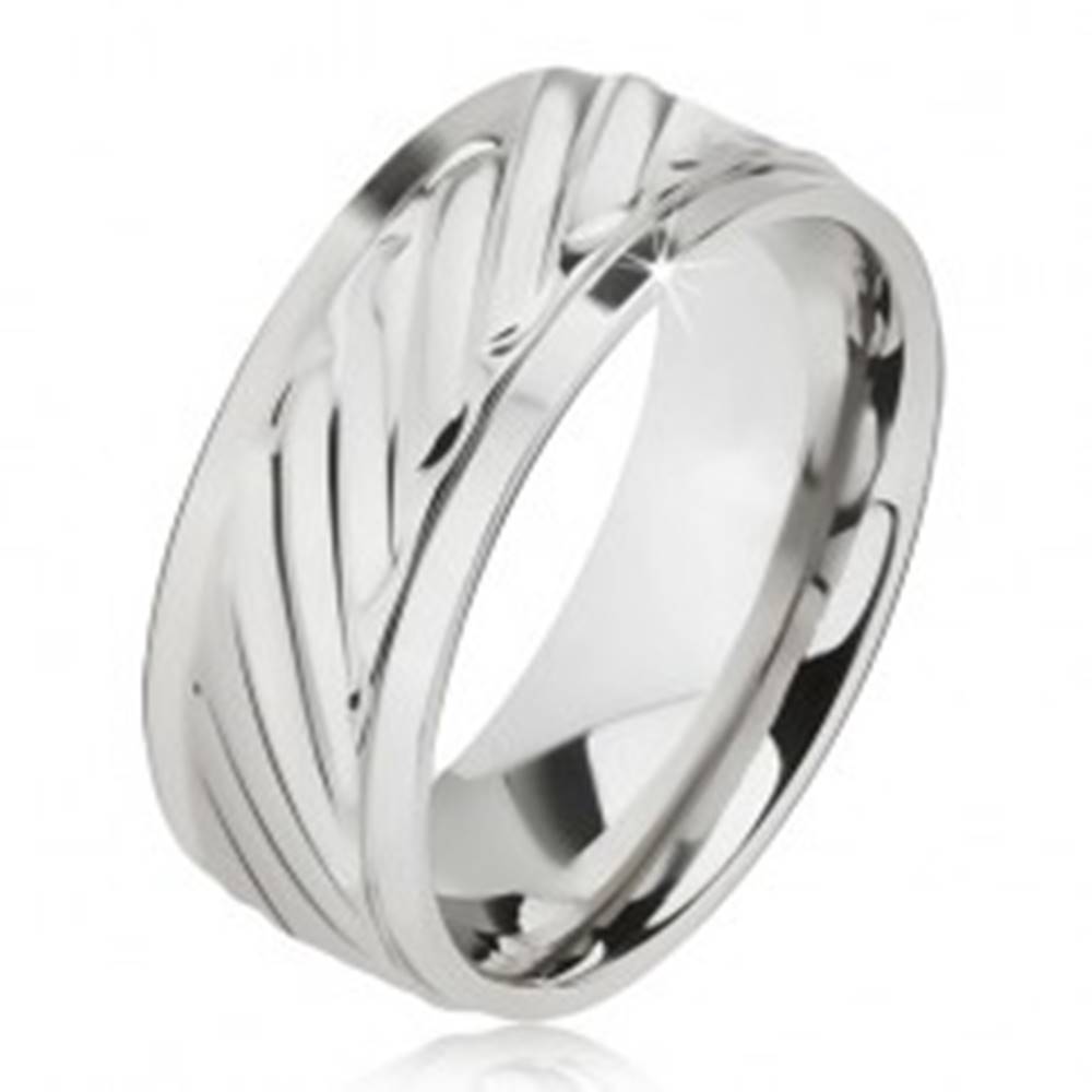 Šperky eshop Lesklý prsteň z ocele - obrúčka so šikmými ryhami, znížené okraje - Veľkosť: 57 mm