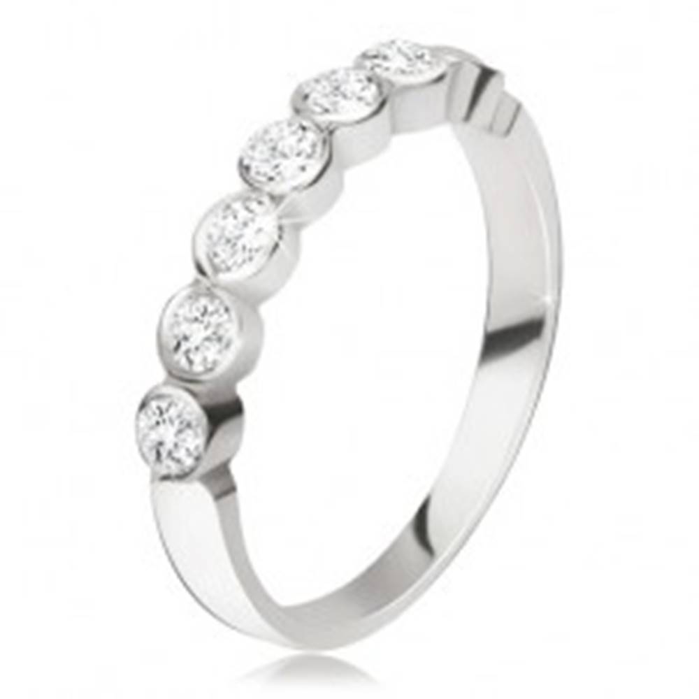 Šperky eshop Strieborný prsteň 925 - pás okrúhlych čírych zirkónov v lesklých objímkach - Veľkosť: 47 mm