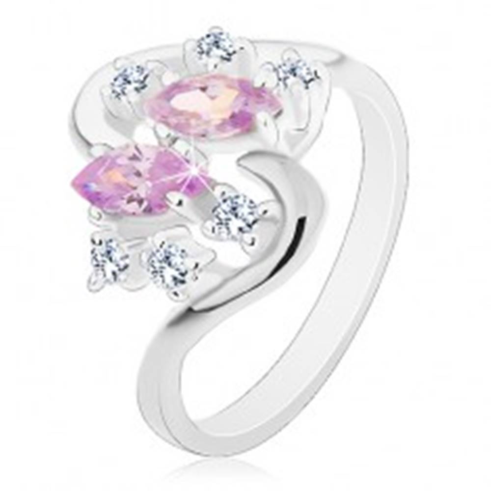 Šperky eshop Prsteň striebornej farby so zvlnenými ramenami, svetlofialové a číre zirkóny - Veľkosť: 49 mm