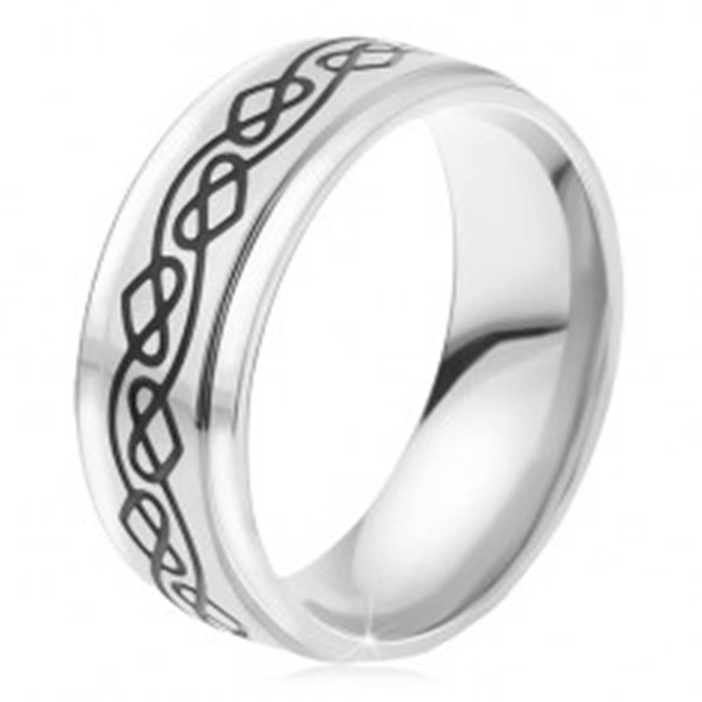 Šperky eshop Oceľový prsteň - strieborná farba, tenká gravírovaná zvlnená línia, srdcia - Veľkosť: 52 mm