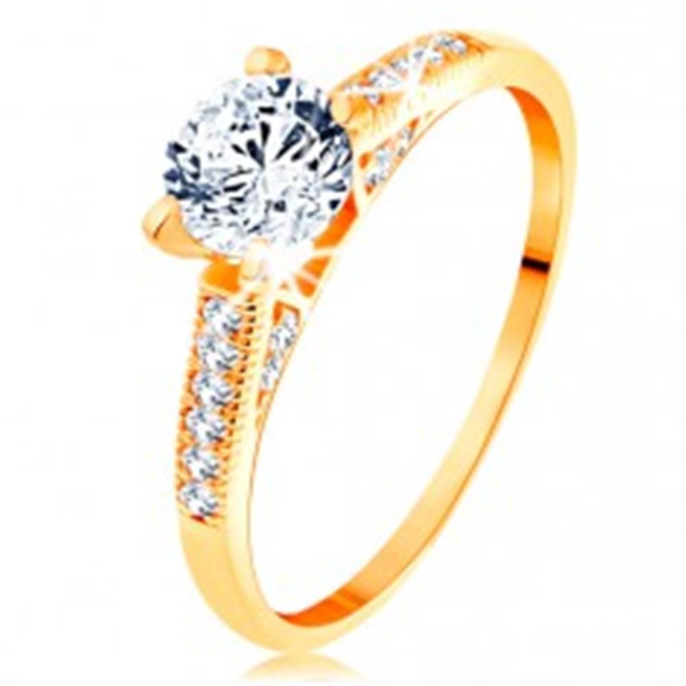 Šperky eshop Zlatý prsteň 585 - trblietavé ramená, vyvýšený okrúhly zirkón čírej farby - Veľkosť: 50 mm