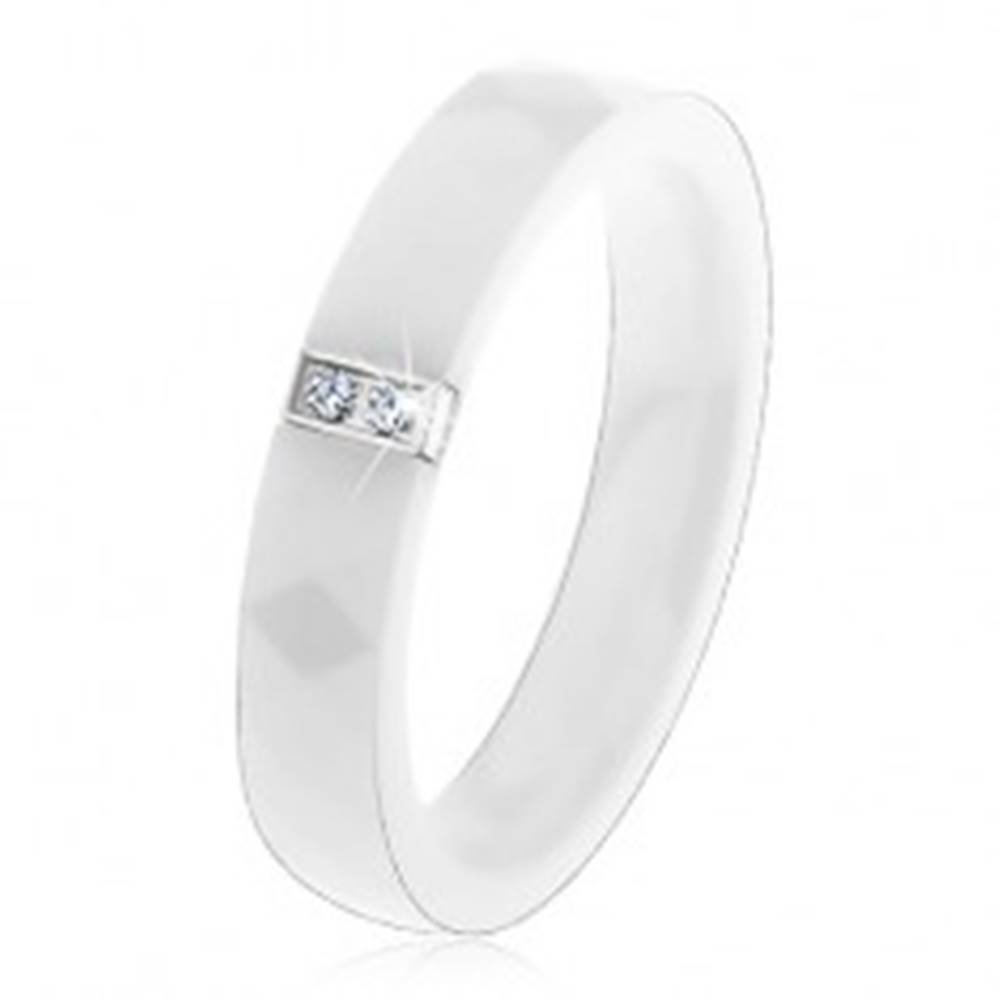 Šperky eshop Biely keramický prsteň s brúseným povrchom, oceľový obdĺžnik so zirkónmi - Veľkosť: 52 mm