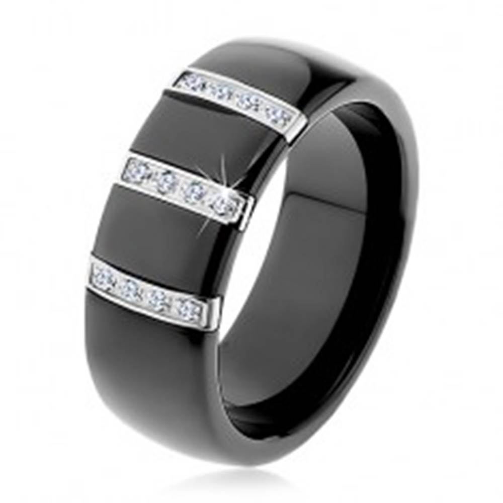 Šperky eshop Čierny keramický prsteň s hladkým povrchom, tri oceľové pásy so zirkónmi - Veľkosť: 50 mm