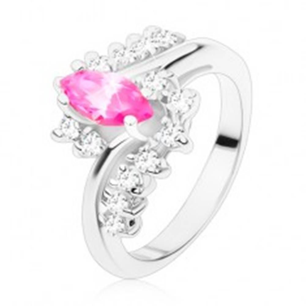 Šperky eshop Prsteň v striebornom odtieni s ružovým zrnkom a čírymi zirkónmi, zahnuté ramená - Veľkosť: 49 mm
