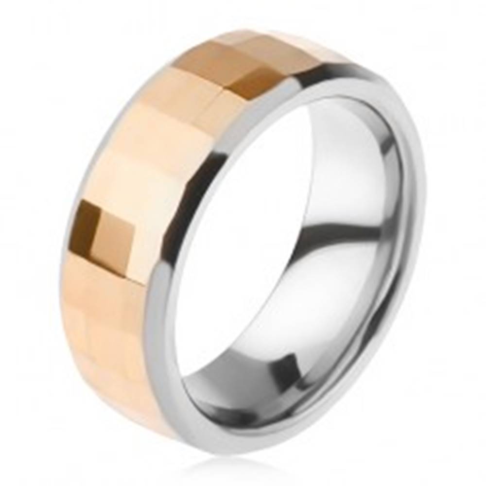 Šperky eshop Volfrámový prsteň - dvojfarebný, geometricky brúsený pás zlatej farby - Veľkosť: 49 mm