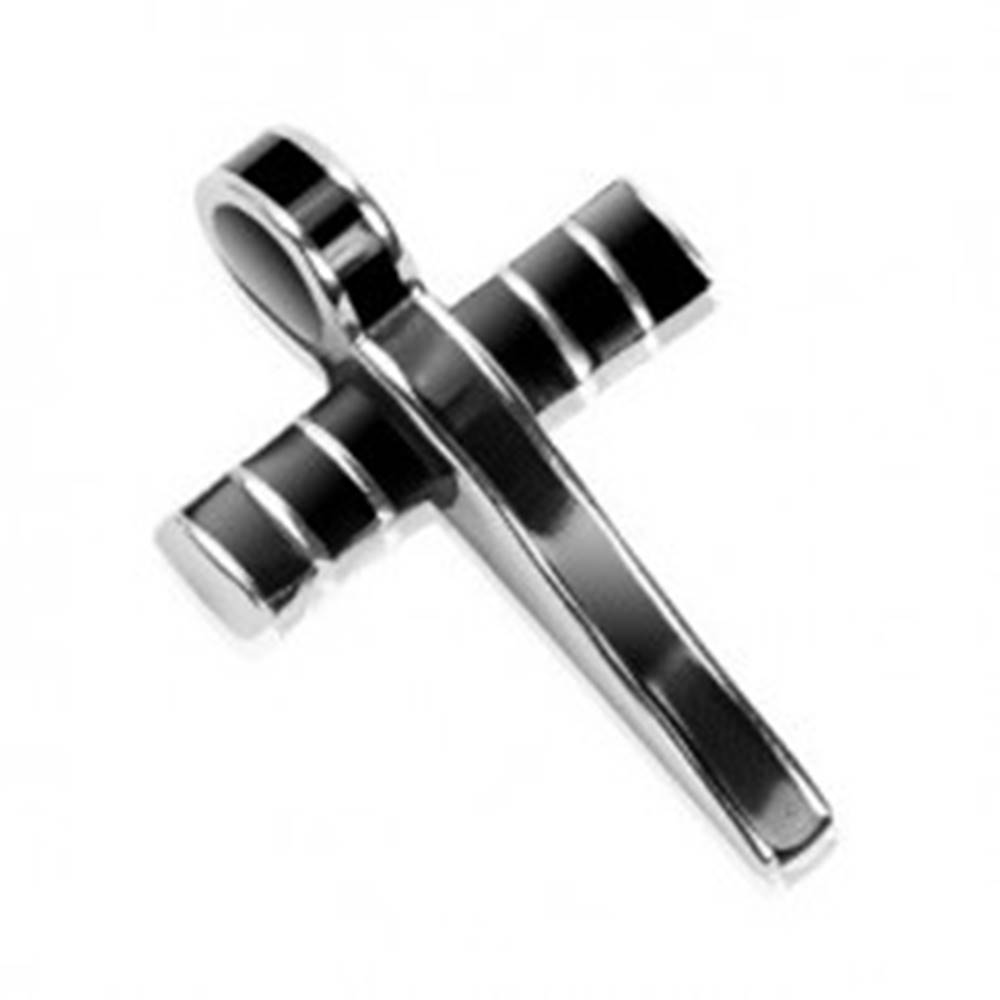 Šperky eshop Oceľový prívesok - mohutný kríž zdobený čiernou glazúrou