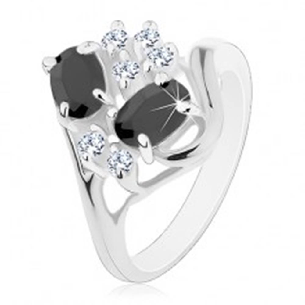 Šperky eshop Prsteň striebornej farby, rozdelené ramená, čierne ovály, číre zirkóniky - Veľkosť: 49 mm