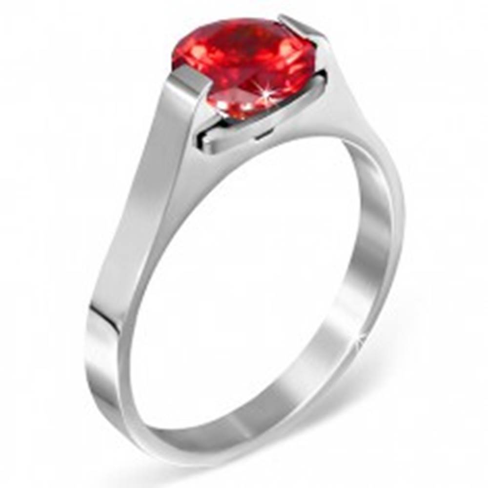 Šperky eshop Prsteň z ocele - červený mesačný kameň "Január", postranné úchyty - Veľkosť: 50 mm