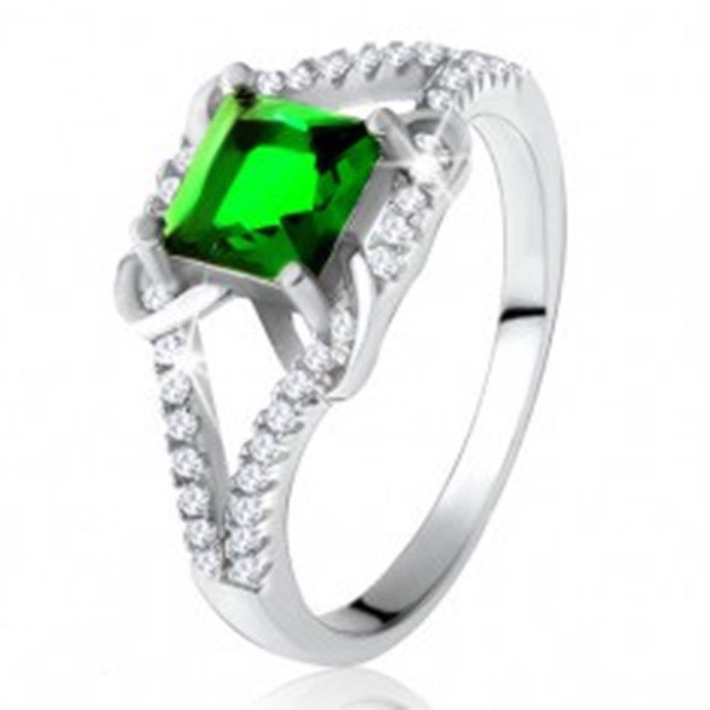 Šperky eshop Prsteň zo striebra 925, štvorcový zelený zirkón, rozdvojené ramená, X - Veľkosť: 49 mm