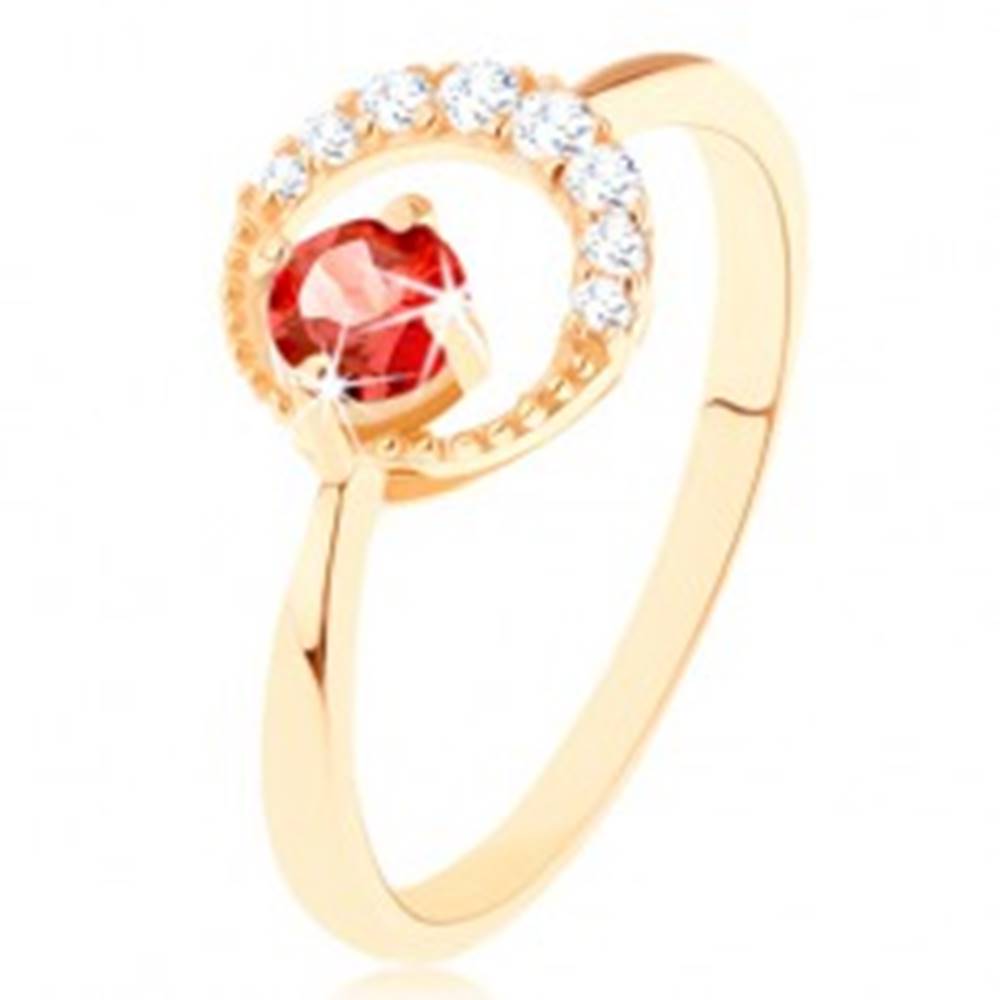 Šperky eshop Zlatý prsteň 375 - zirkónový kosák mesiaca, okrúhly červený granát - Veľkosť: 50 mm