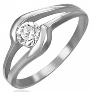Zásnubný prsteň z ocele 316L - žiarivý číry zirkón v strede výrezu - Veľkosť: 49 mm