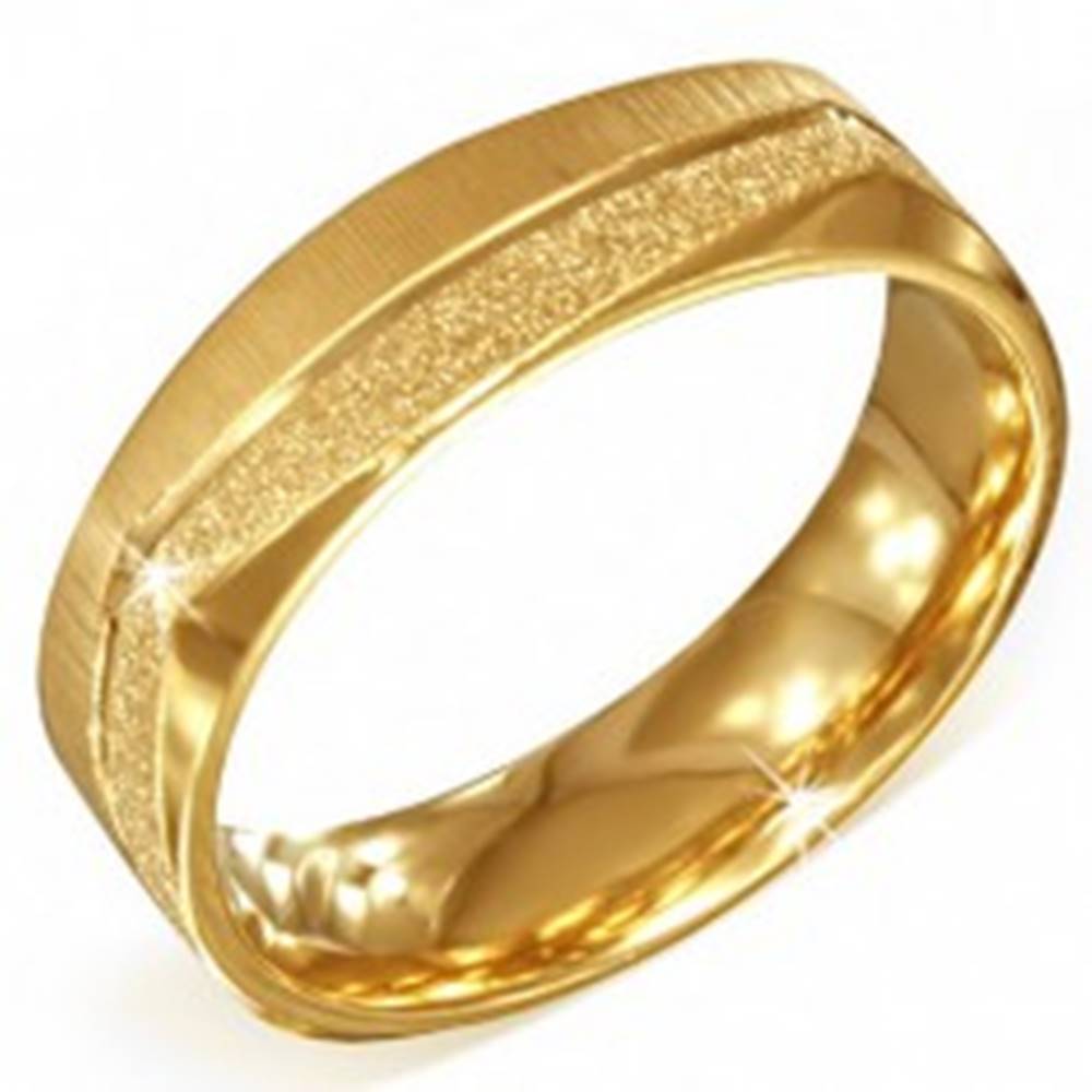 Šperky eshop Hranatý oceľový prsteň zlatej farby - pieskovaný a saténový pás - Veľkosť: 54 mm