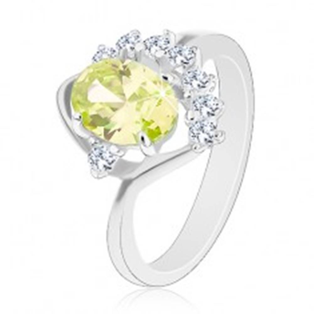 Šperky eshop Ligotavý prsteň s ohnutným ramenom, oválny zirkón v zelenom odtieni, číry oblúk - Veľkosť: 49 mm
