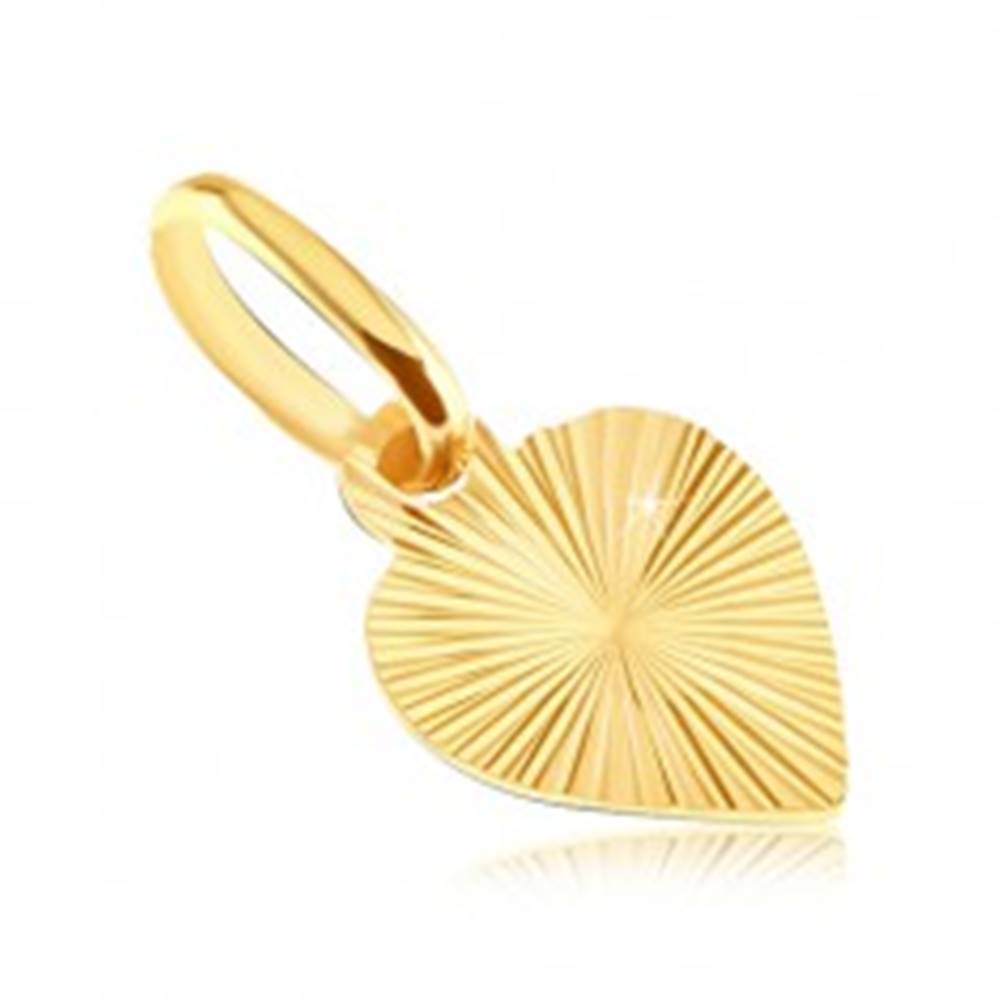 Šperky eshop Plochý prívesok zo zlata 14K - plné srdce s gravírovanými lúčmi
