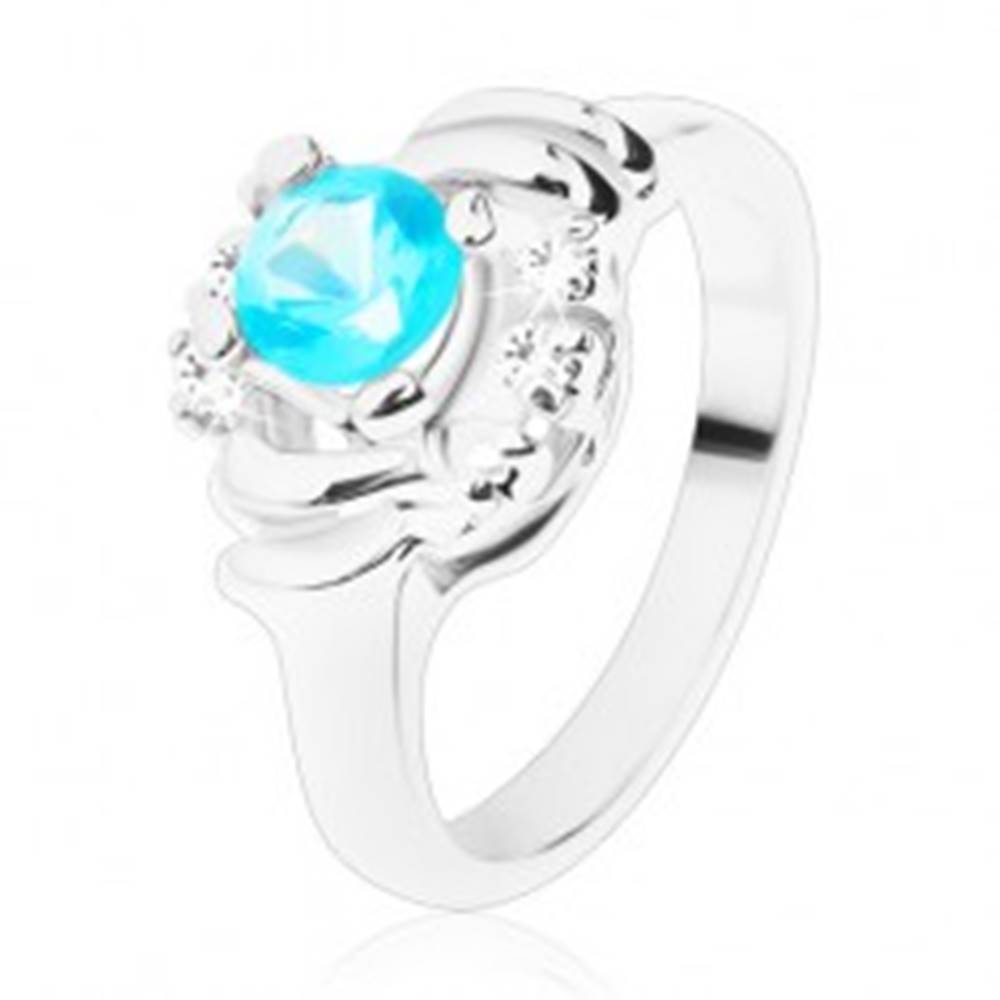 Šperky eshop Ligotavý prsteň s čírymi oblúčikmi, svetlomodrý okrúhly zirkón, polmesiačiky - Veľkosť: 49 mm