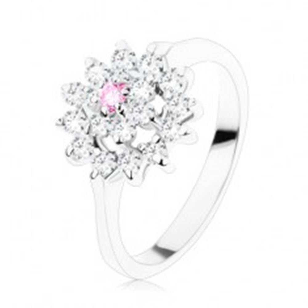 Šperky eshop Ligotavý prsteň - úzke lesklé ramená, ružovo-číry kvietok v zirkónovom kruhu - Veľkosť: 49 mm