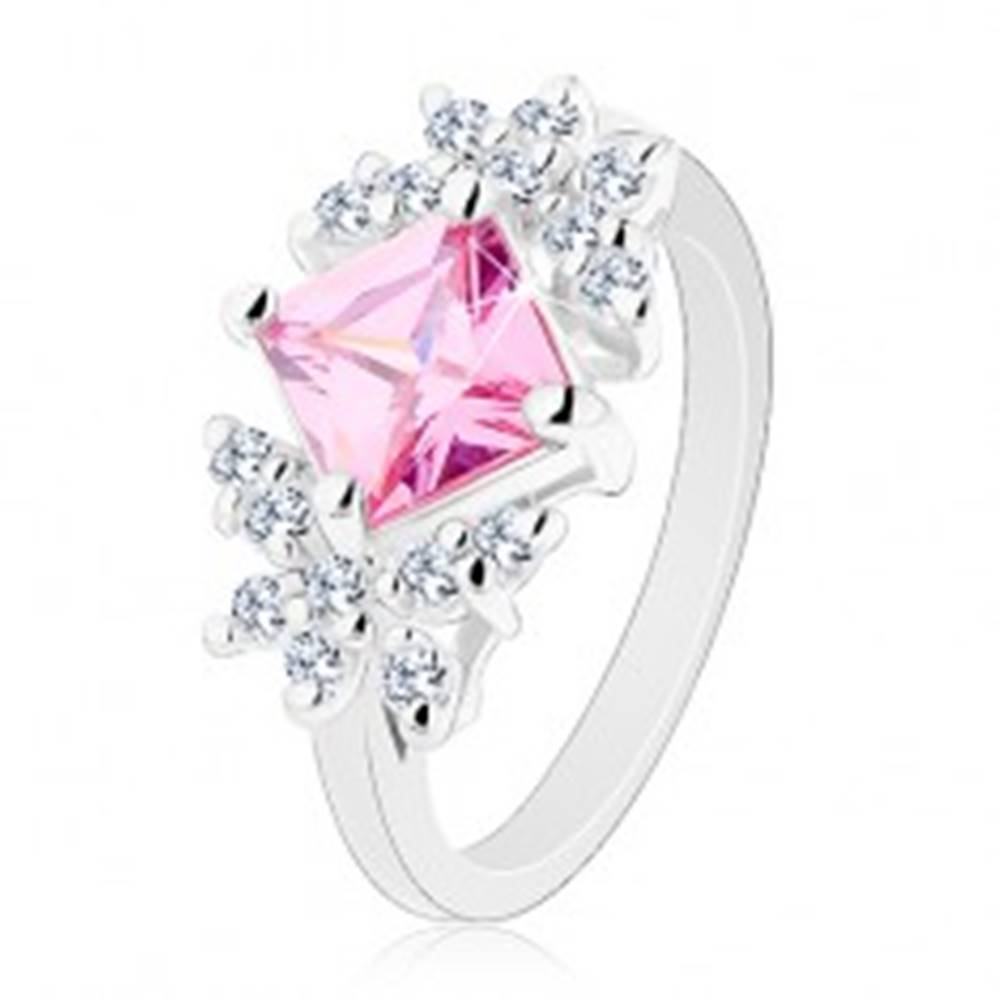 Šperky eshop Prsteň striebornej farby, brúsený zirkónový štvorec ružovej farby, číre motýle - Veľkosť: 49 mm