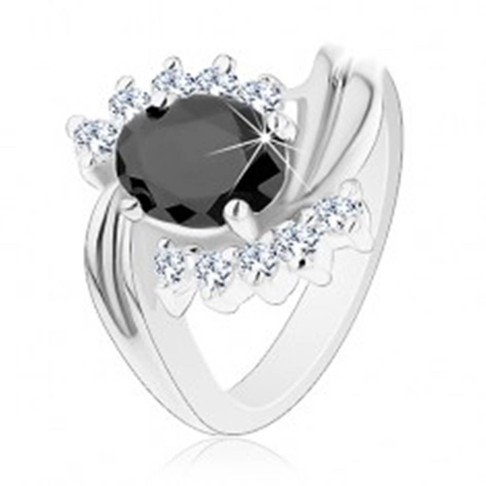 Šperky eshop Prsteň v striebornej farbe so zahnutými ramenami, číre zirkóny, čierny ovál - Veľkosť: 49 mm