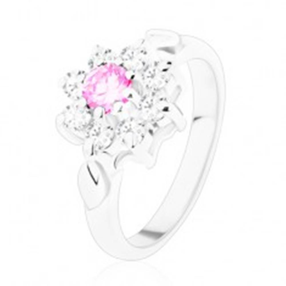 Šperky eshop Prsteň v striebornom odtieni, ružovo-číry zirkónový kvet, lístočky - Veľkosť: 49 mm