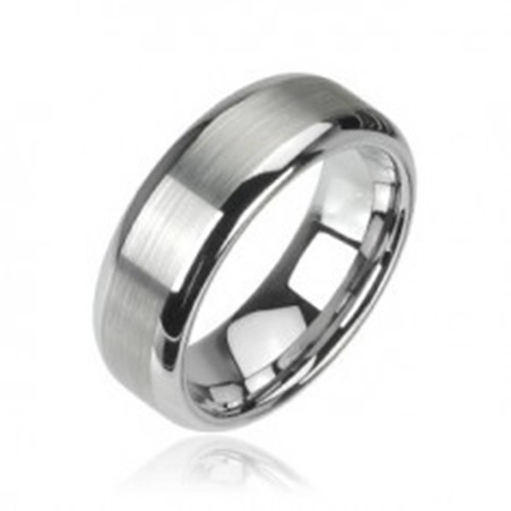 Šperky eshop Wolfrámový prsteň striebornej farby, matný stredový pruh a lesklé okraje, 8 mm - Veľkosť: 49 mm