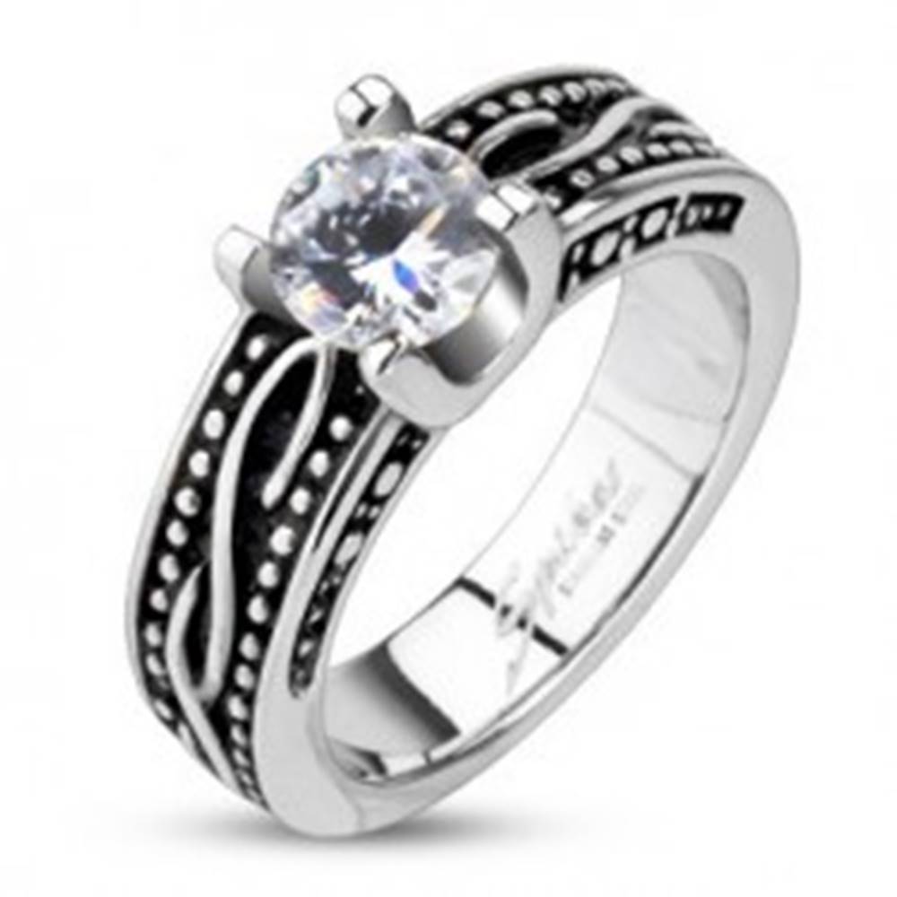 Šperky eshop Patinovaný prsteň z chirurgickej ocele so zirkónom - Veľkosť: 48 mm