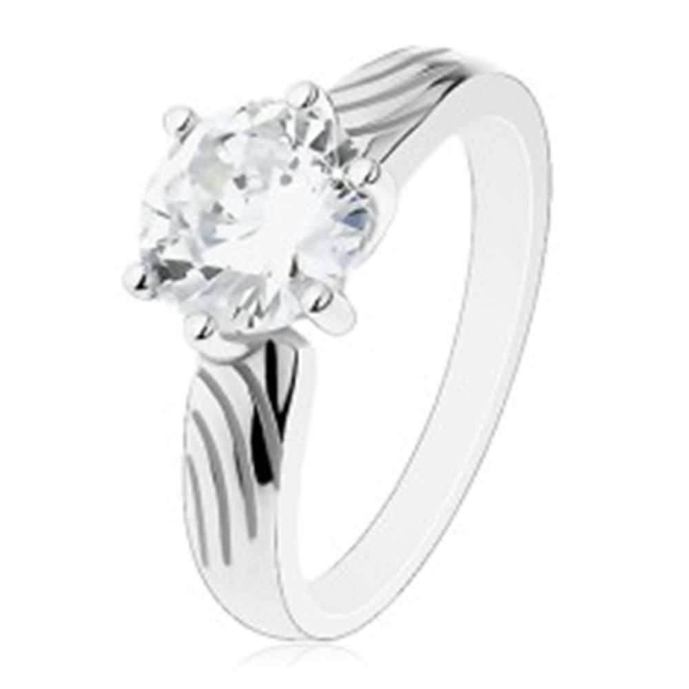 Šperky eshop Strieborný prsteň 925, veľký okrúhly zirkón čírej farby, zárezy na ramenách - Veľkosť: 50 mm