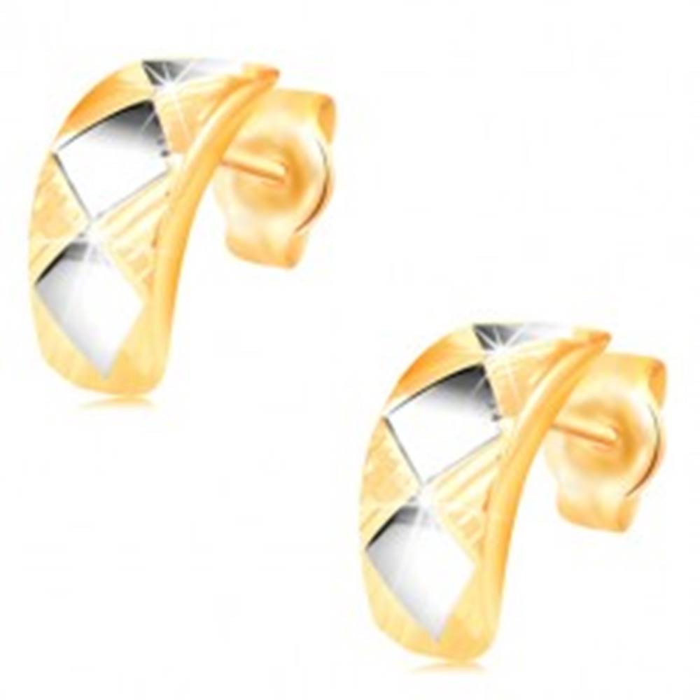 Šperky eshop Zlaté náušnice 14K - lesklý oblúk s kosoštvorcami z bieleho zlata a zárezmi