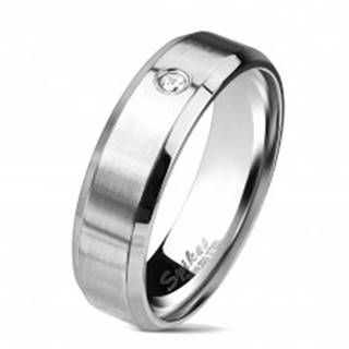 Oceľový prsteň striebornej farby, matný pás s čírym zirkónom, 6 mm - Veľkosť: 49 mm