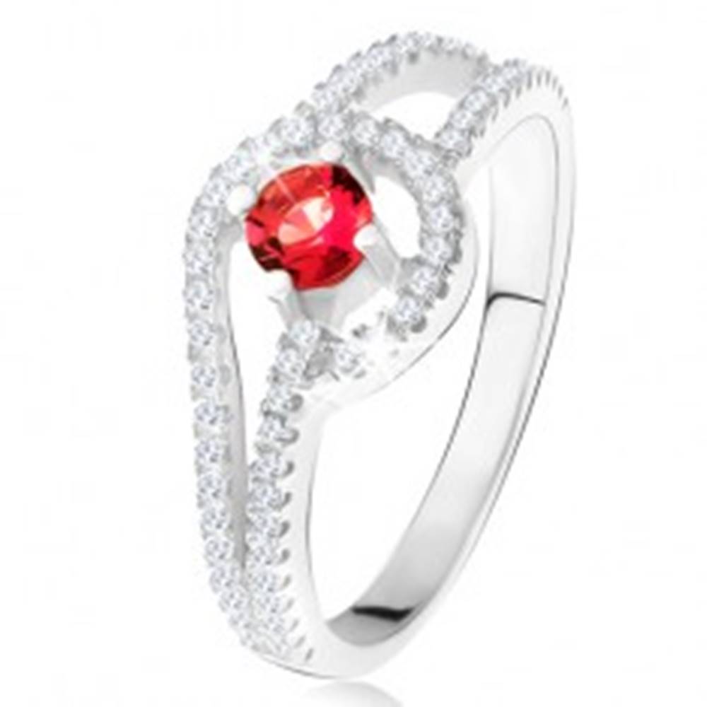 Šperky eshop Prsteň s červeným okrúhlym kameňom, drobné číre zirkóny, striebro 925 - Veľkosť: 49 mm