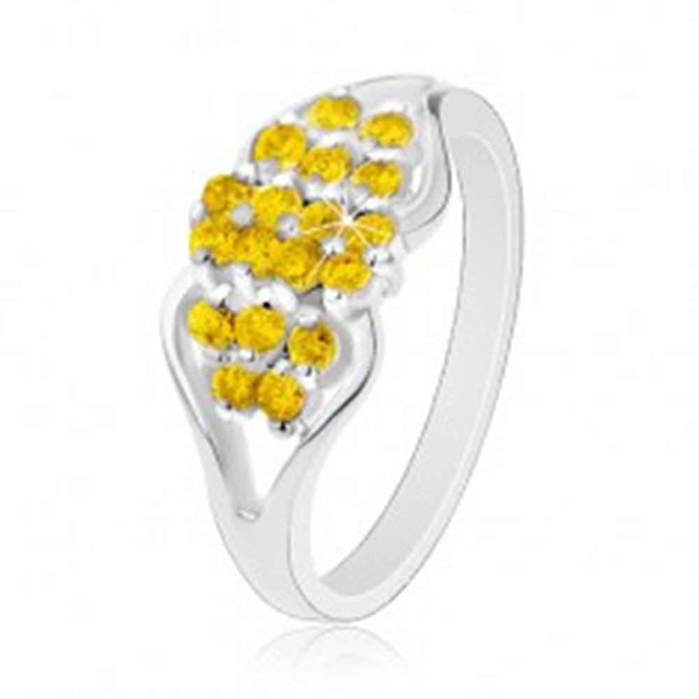 Šperky eshop Prsteň v striebornom odtieni, rozdelené ramená, okrúhle žlté zirkóniky - Veľkosť: 54 mm
