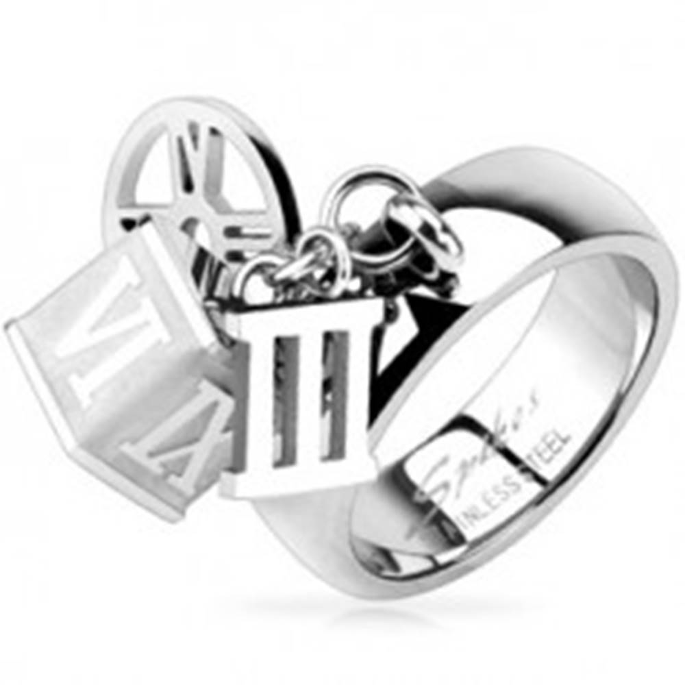 Šperky eshop Oceľový prsteň s príveskom kocky, obruče, rímskej číslice tri   - Veľkosť: 49 mm