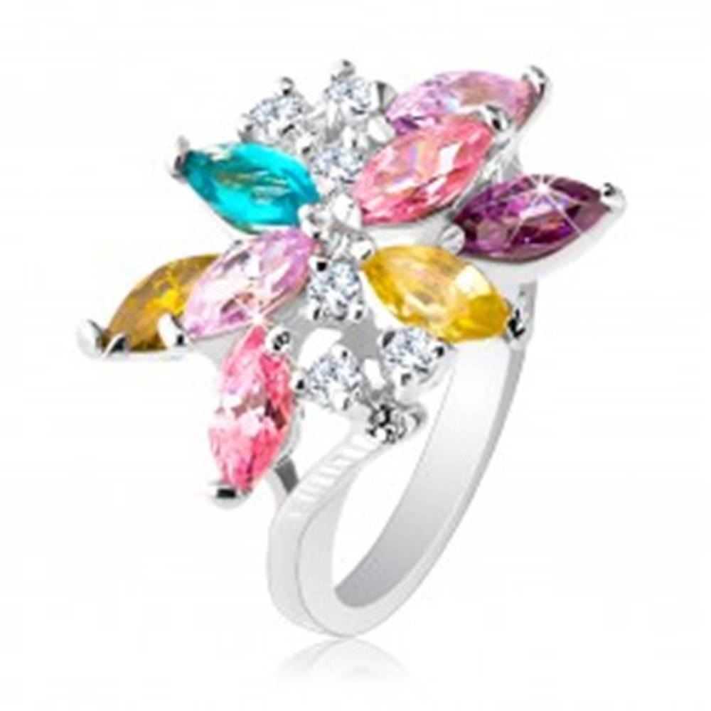Šperky eshop Ligotavý prsteň striebornej farby, veľký asymetrický kvet z farebných zirkónov - Veľkosť: 49 mm