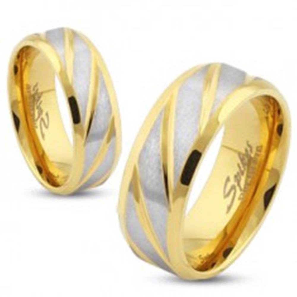 Šperky eshop Oceľová obrúčka zlatej farby, šikmé pásy v striebornom odtieni, 6 mm - Veľkosť: 49 mm