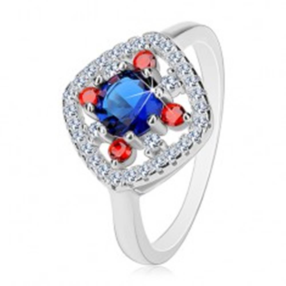 Šperky eshop Strieborný prsteň 925, tmavomodrý stred, číre a červené zirkóniky - Veľkosť: 50 mm