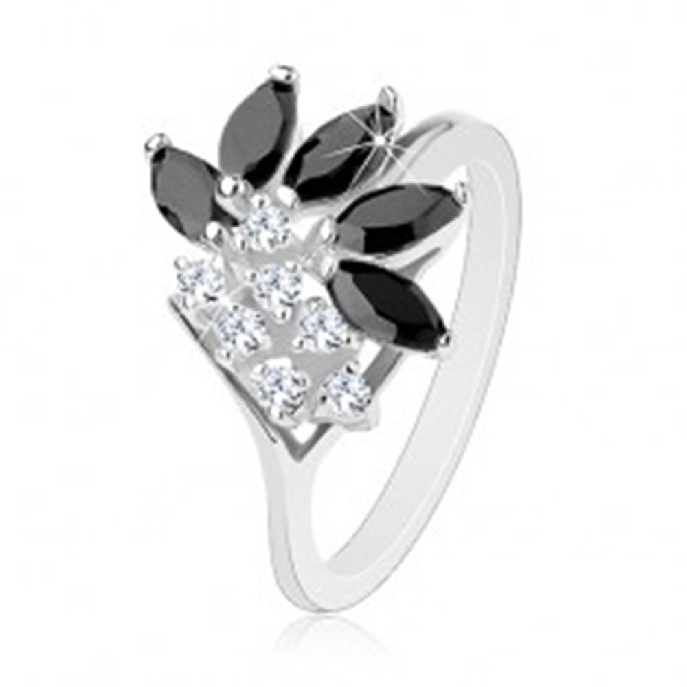 Šperky eshop Lesklý prsteň striebornej farby, číre zirkóny, čierne brúsené zrnká - Veľkosť: 50 mm