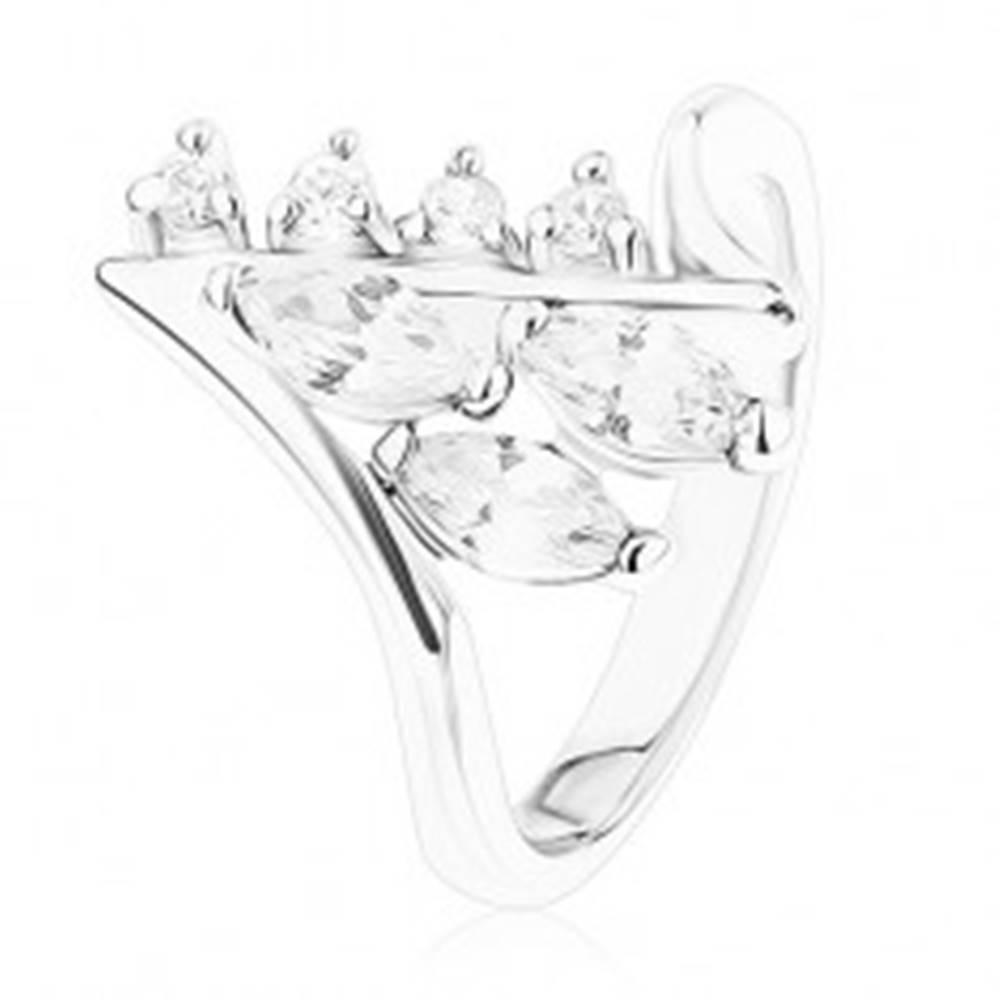 Šperky eshop Lesklý prsteň striebornej farby, zahnuté konce ramien, číre zirkóny - Veľkosť: 48 mm