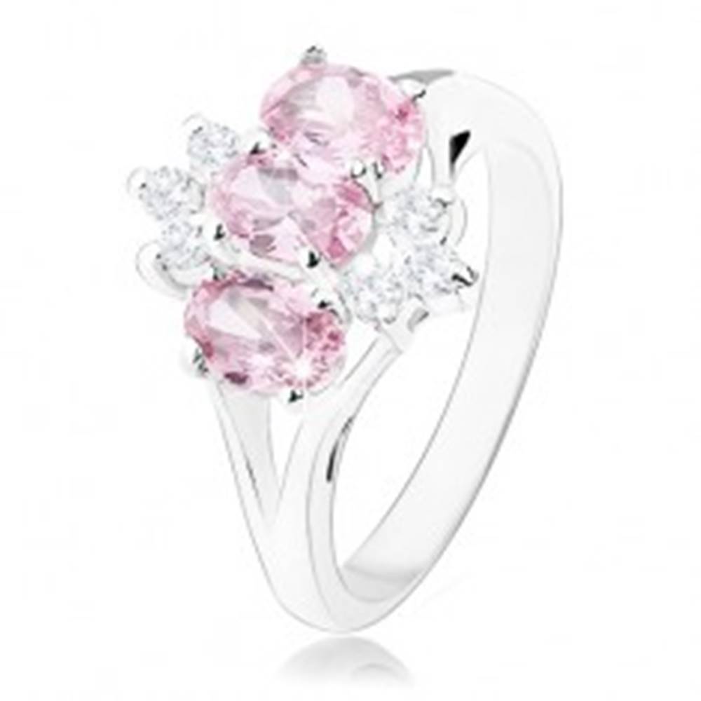 Šperky eshop Lesklý prsteň v striebornom odtieni, ružové zirkónové ovály, číre zirkóniky - Veľkosť: 51 mm