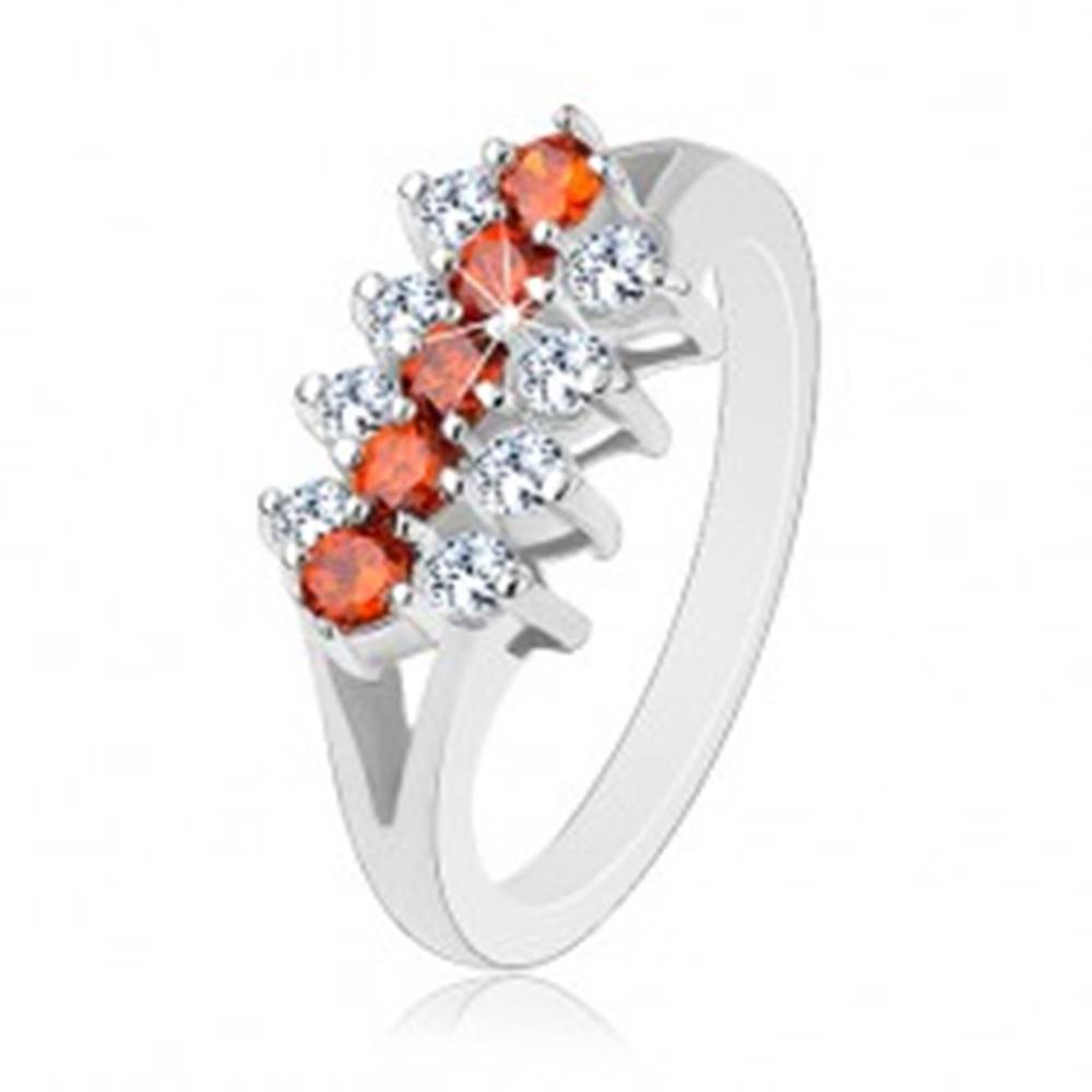 Šperky eshop Ligotavý prsteň zdobený líniami oranžových a čírych zirkónikov - Veľkosť: 51 mm