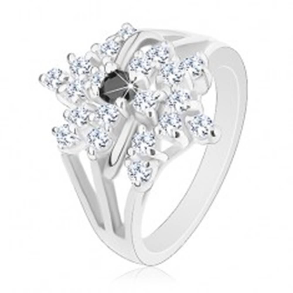 Šperky eshop Prsteň striebornej farby, rozvetvené ramená, číry kvet, čierny zirkónik - Veľkosť: 49 mm