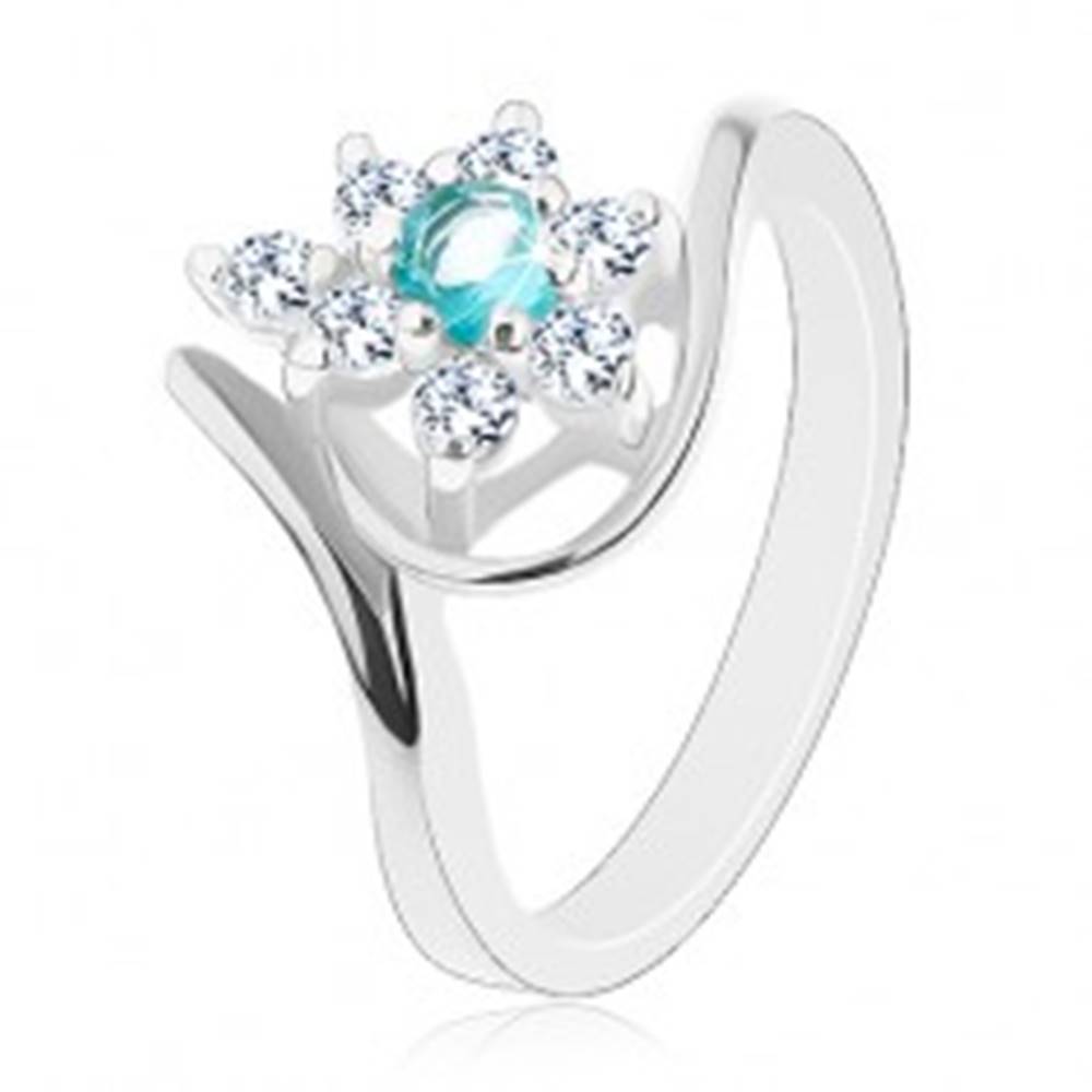 Šperky eshop Prsteň striebornej farby, žiarivý číry kvet so svetlomodrým stredom, oblúky - Veľkosť: 49 mm