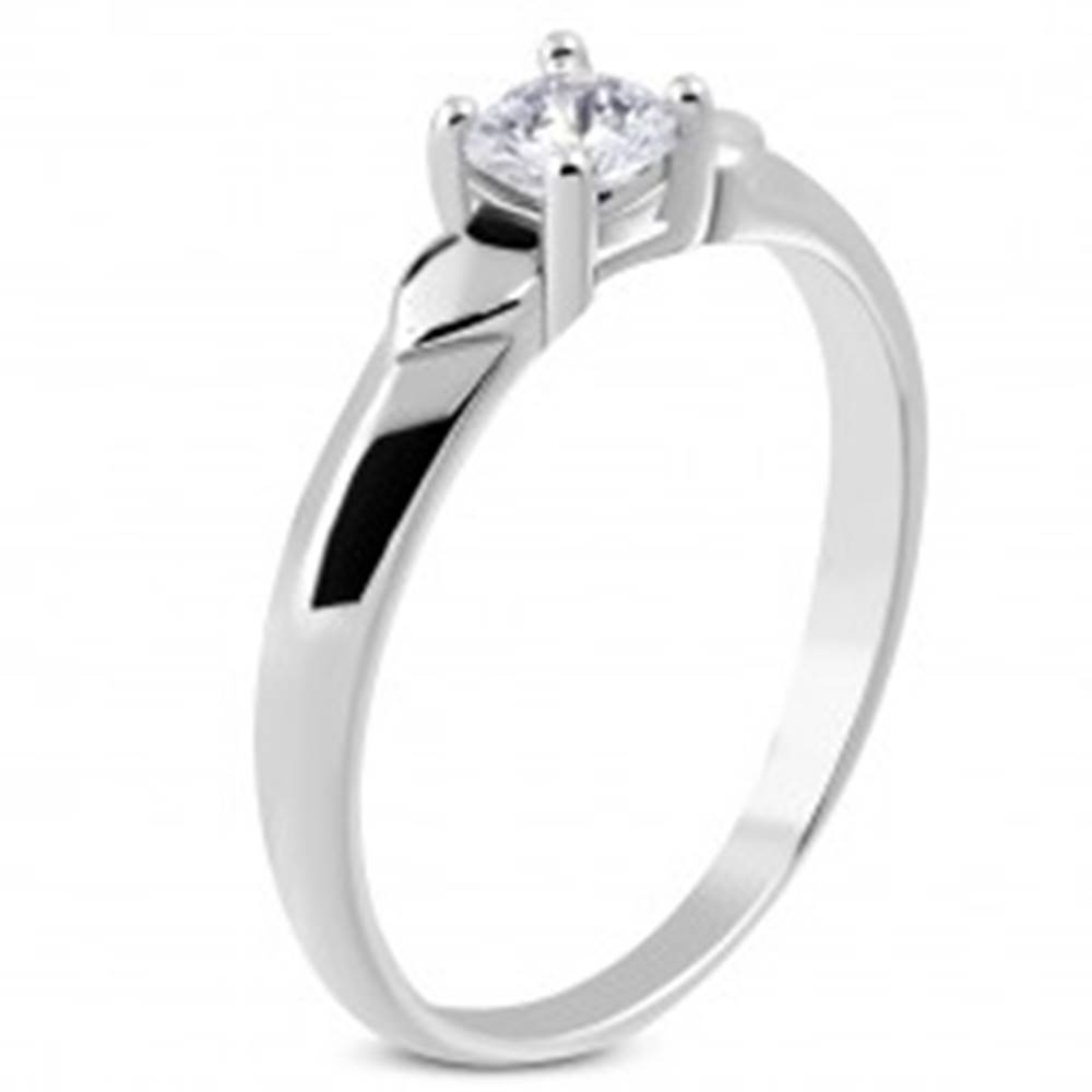 Šperky eshop Lesklý prsteň z ocele - dve srdiečka, trblietavý zirkón čírej farby v kotlíku - Veľkosť: 48 mm