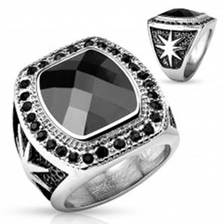 Masívny oceľový prsteň striebornej farby, veľký čierny kameň a okrúhle zirkóniky - Veľkosť: 59 mm
