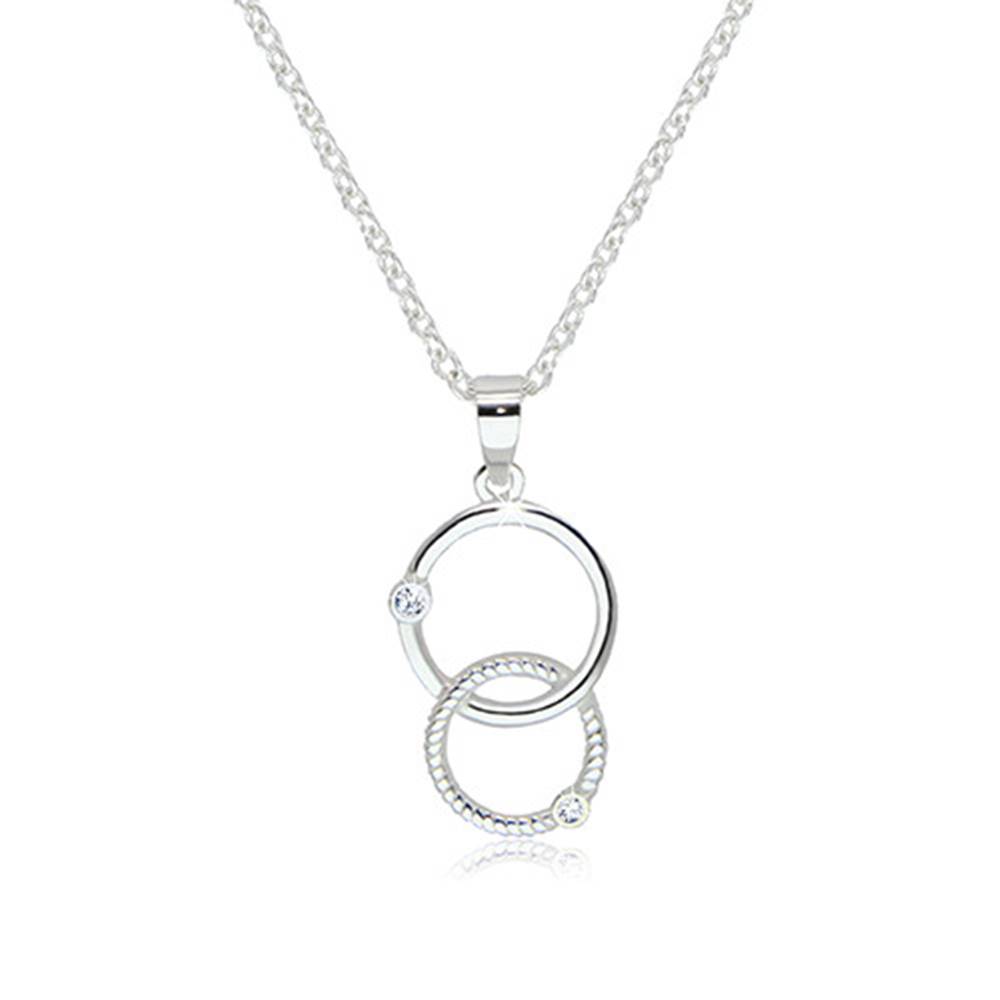 Šperky eshop Lesklý náhrdelník zo striebra 925 - dva prepletené obrysy kruhov so zirkónmi čírej farby