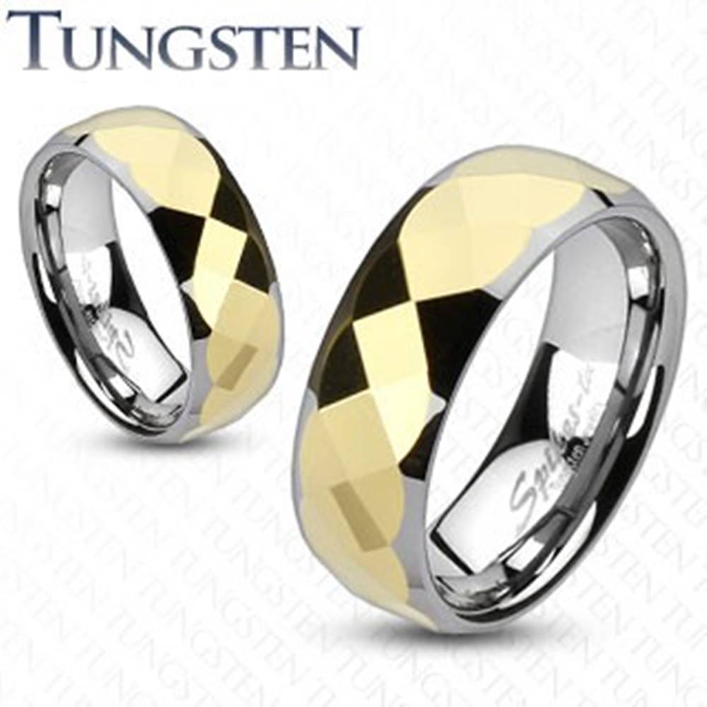 Šperky eshop Volfrámový prsteň - dvojfarebný, geometricky brúsený stred zlatej farby - Veľkosť: 49 mm, Šírka: 8 mm