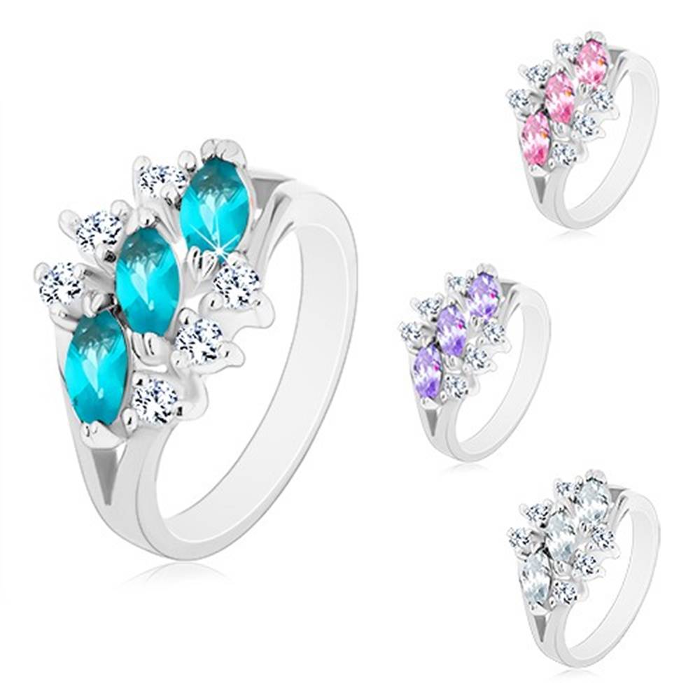 Šperky eshop Lesklý prsteň v striebornom odtieni, tri zirkónové zrnká, číre zirkóniky - Veľkosť: 49 mm, Farba: Číra